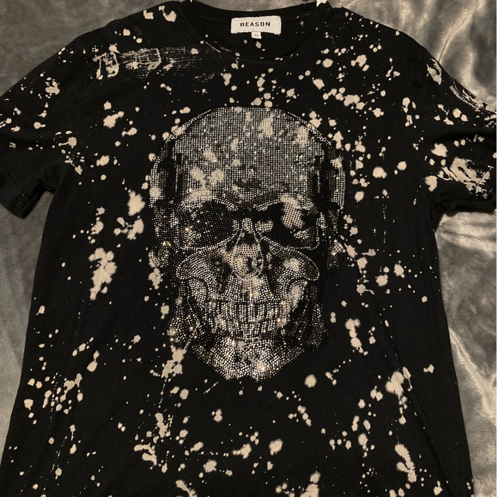 Skull shiny bleach splat reason medium graphic tee